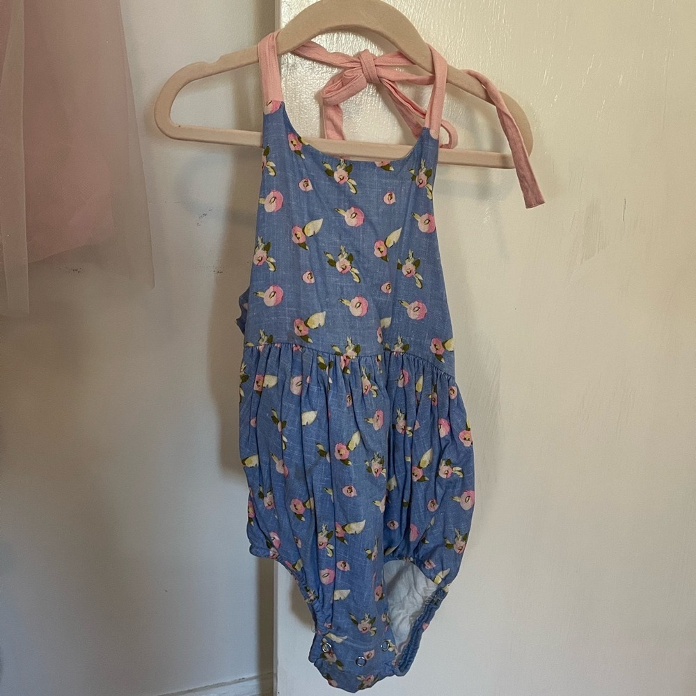 Sweethoney girls romper 3T. Wrinkled w/few small stains-haven’t tried to remove!